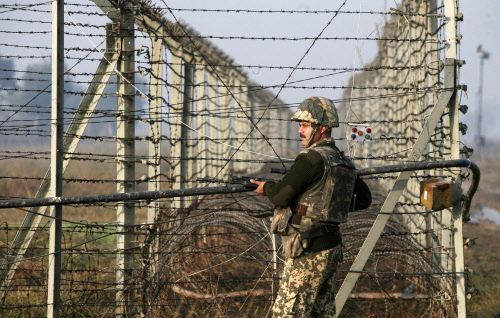 पाकिस्तान की फायरिंग में दो दिन में 3 भारतीय जवान शहीद पाकिस्तान की फायरिंग में दो दिन में 3 भारतीय जवान शहीद