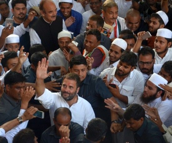 राहुल का वादा : यूपी में कांग्रेस की सरकार बनी तो 10 दिनों में किसानों का कर्ज माफ राहुल का वादा : यूपी में कांग्रेस की सरकार बनी तो 10 दिनों में किसानों का कर्ज माफ