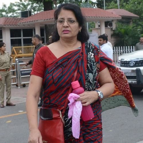 गुंडों को पाल रही है सपा, अमनमणि के खिलाफ लडूंगी चुनाव: सीमा सिंह गुंडों को पाल रही है सपा, अमनमणि के खिलाफ लडूंगी चुनाव: सीमा सिंह