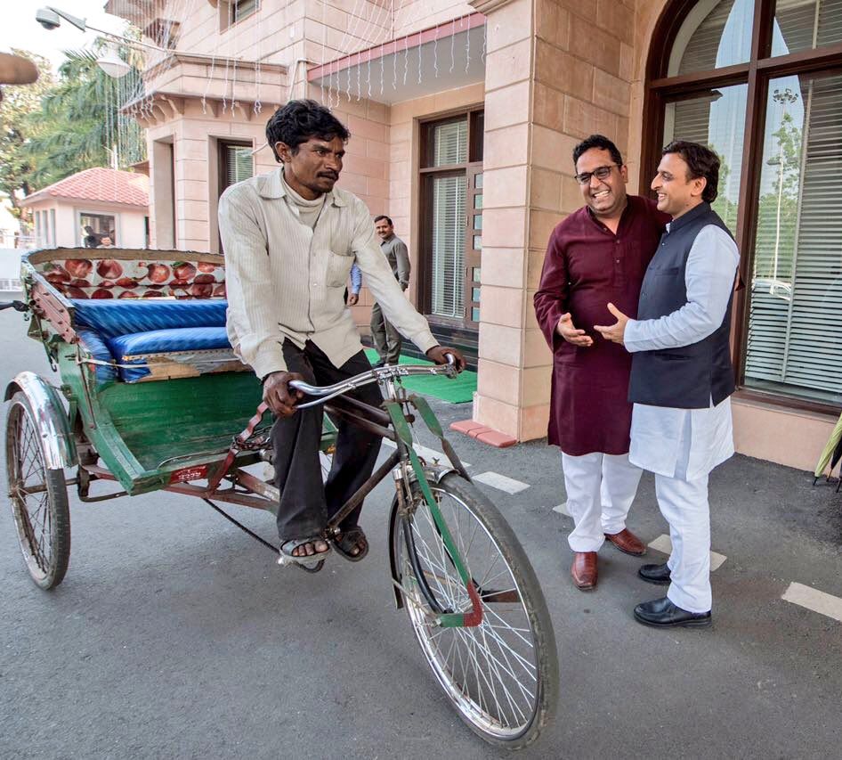 मनीराम रिक्शाचालक की तकदीर पलट गई एक सवारी से , मिला दिवाली गिफ्ट मनीराम रिक्शाचालक की तकदीर पलट गई एक सवारी से , मिला दिवाली गिफ्ट