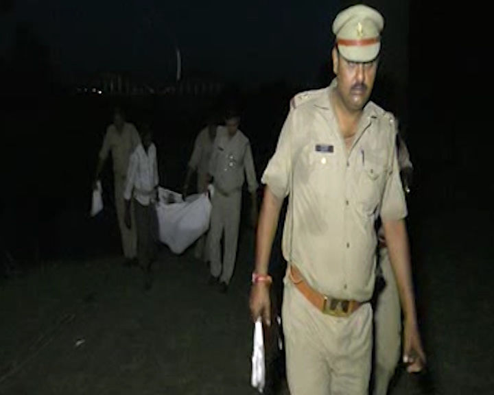 बरेली में दिल दहला देने वाली वारदात, तीन बहनों का रेप के बाद मर्डर बरेली में दिल दहला देने वाली वारदात, तीन बहनों का रेप के बाद मर्डर