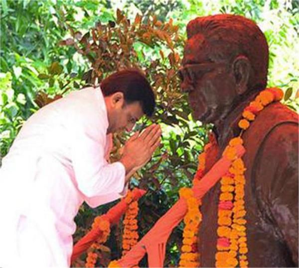 अखिलेश-शिवपाल ने राम मनोहर लोहिया को 50वीं पुण्यतिथि पर दी श्रद्धांजलि
