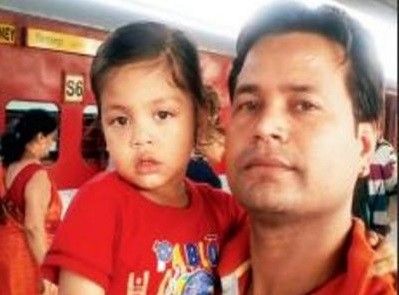 बुखार से तप रहा था बच्चा, एक ट्वीट में अगले स्टेशन पर हाजिर मिले डॉक्टर बुखार से तप रहा था बच्चा, एक ट्वीट में अगले स्टेशन पर हाजिर मिले डॉक्टर