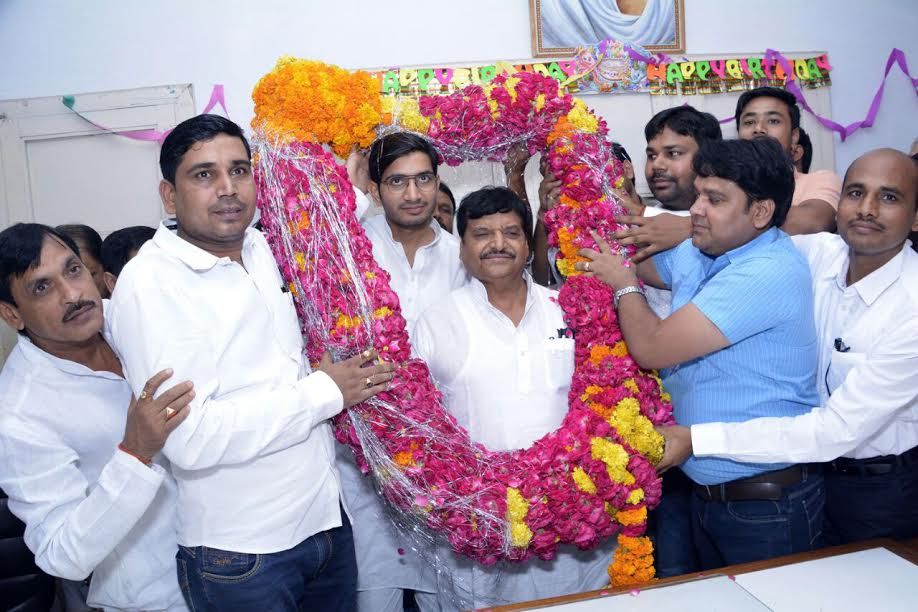 शिवपाल सिंह इटावा सहकारी बैंक के लगातार आठवीं बार सभापति चुने गए शिवपाल सिंह इटावा सहकारी बैंक के लगातार आठवीं बार सभापति चुने गए
