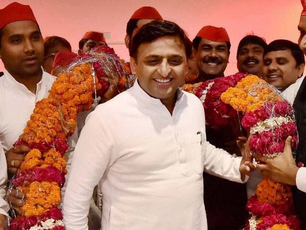 सोशल मीडिया पर छिड़ेगी वॉर, सपा की चुनावी रणनीति से विरोधियों की पेशानी पर पसीना आना शुरू हो गया सोशल मीडिया पर छिड़ेगी वॉर, सपा की चुनावी रणनीति से विरोधियों की पेशानी पर पसीना आना शुरू हो गया