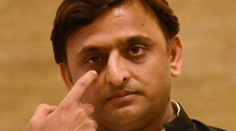 MLC ने कहा- अखिलेश के खिलाफ साजिश रच रहीं मुलायम की दूसरी बीवी, शिवपाल दे रहें उनका साथ MLC ने कहा- अखिलेश के खिलाफ साजिश रच रहीं मुलायम की दूसरी बीवी, शिवपाल दे रहें उनका साथ