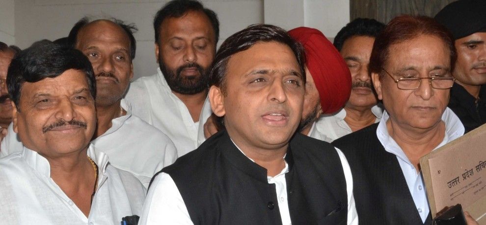 सपा संग्राम के बाद चाचा शिवपाल के साथ नजर आए अखिलेश सपा संग्राम के बाद चाचा शिवपाल के साथ नजर आए अखिलेश
