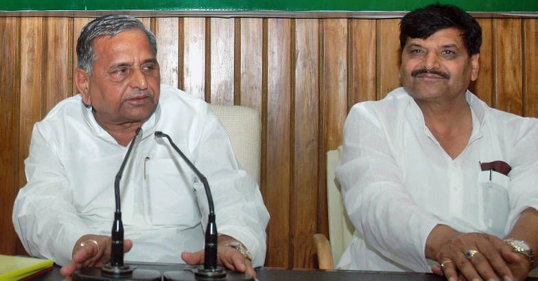 शिवपाल - मुलायम गुफ्तगू ,संगठन और मौजूदा हालात पर किया विमर्श शिवपाल - मुलायम गुफ्तगू ,संगठन और मौजूदा हालात पर किया विमर्श