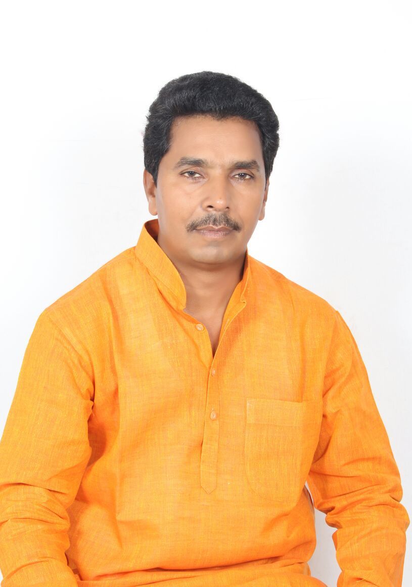 चतुष्कोणीय लड़ाई के बीच जय चौबे ने जनसंपर्क किया तेज चतुष्कोणीय लड़ाई के बीच जय चौबे ने जनसंपर्क किया तेज
