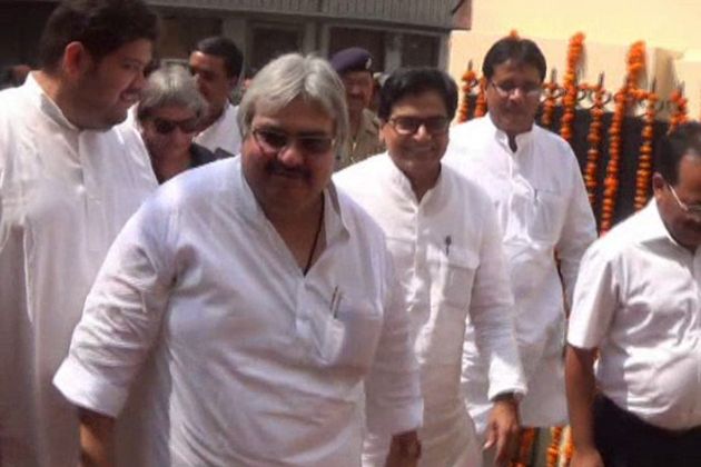 सपा के महासचिव रामगोपाल बोले- कोई बाहरी नही, सब अंदर हैं सपा के महासचिव रामगोपाल बोले- कोई बाहरी नही, सब अंदर हैं