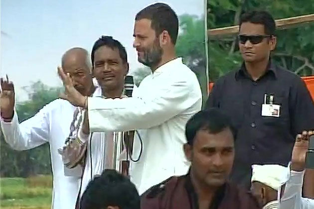 राहुल गांधी के रोड शो के दौरान एसपीजी और स्थानीय नेताओं के बीच मारपीट राहुल गांधी के रोड शो के दौरान एसपीजी और स्थानीय नेताओं के बीच मारपीट