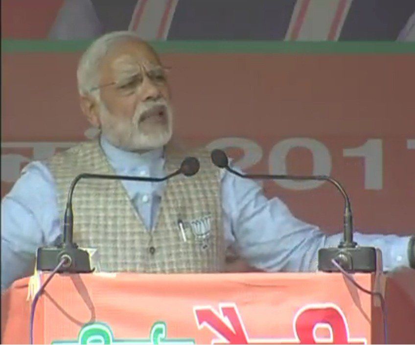 मैं वादा करता हूं, भाजपा की सरकार बनने के बाद पहली ही मीटिंग में किसानों का कर्ज माफ कर दिया जाएगाः PM मैं वादा करता हूं, भाजपा की सरकार बनने के बाद पहली ही मीटिंग में किसानों का कर्ज माफ कर दिया जाएगाः PM