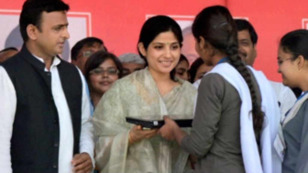 मेधावियों को अक्तूबर में मुख्यमंत्री अखिलेश यादव खुद लैपटॉप देगे मेधावियों को अक्तूबर में मुख्यमंत्री अखिलेश यादव खुद लैपटॉप देगे