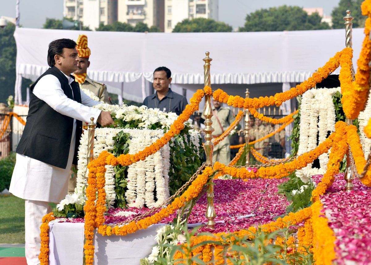 अब शहीद पुलिसवाले के पैरेंट्स को मिलेगी 5 लाख की आर्थिक मदद अब शहीद पुलिसवाले के पैरेंट्स को मिलेगी 5 लाख की आर्थिक मदद