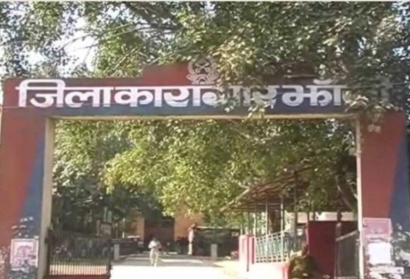 आगरा और बरेली के बाद झांसी जेल में कैदियों ने शुरु की भूख हड़ताल आगरा और बरेली के बाद झांसी जेल में कैदियों ने शुरु की भूख हड़ताल