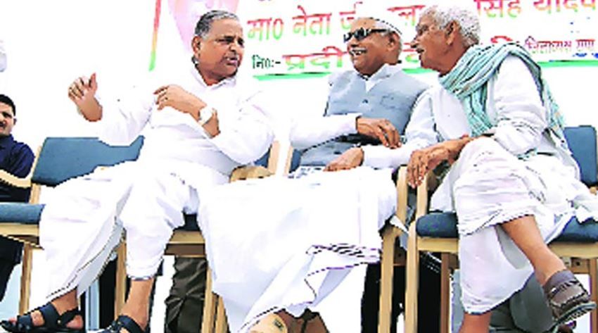 जानिए कौन हैं दर्शन सिंह यादव? जिन्हें सौंपा गया था अखिलेश-शिवपाल विवाद को सुलझाने का काम जानिए कौन हैं दर्शन सिंह यादव? जिन्हें सौंपा गया था अखिलेश-शिवपाल विवाद को सुलझाने का काम