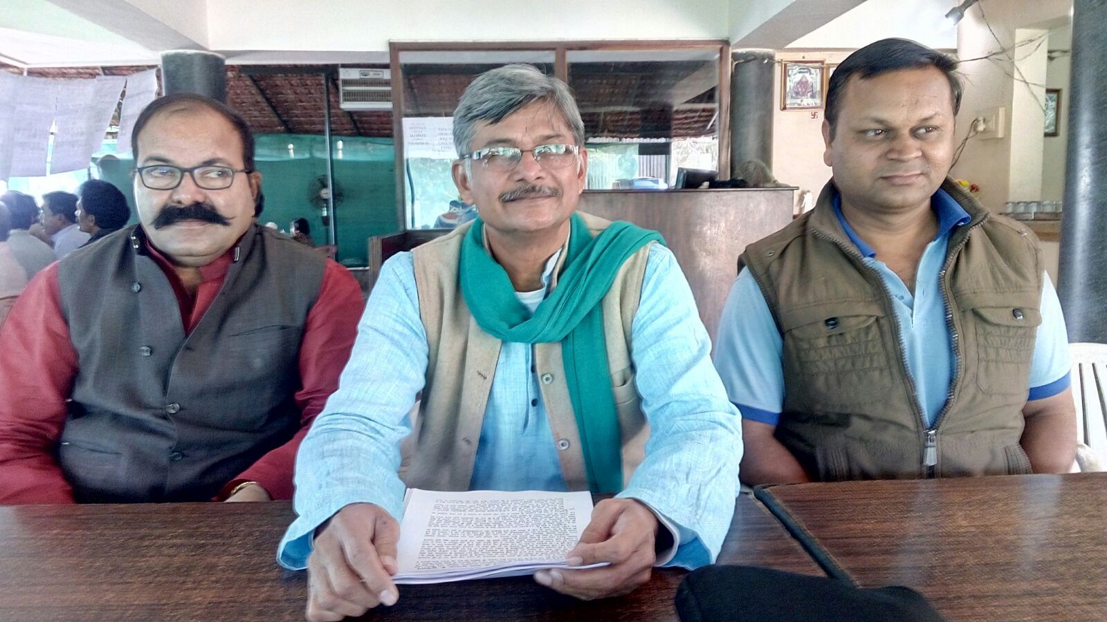 डॉ. सुनीलम का उत्तर प्रदेश दौरा कार्यक्रम तय, रिचा, जय शंकर, माता प्रसाद सहित कई नेताओं के लिए मांगेंगे वोट डॉ. सुनीलम का उत्तर प्रदेश दौरा कार्यक्रम तय, रिचा, जय शंकर, माता प्रसाद सहित कई नेताओं के लिए मांगेंगे वोट