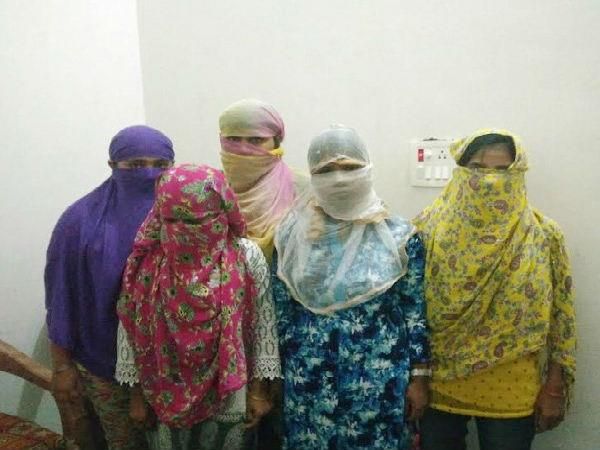 Sex Racket का भंड़ाफोड़, आपत्तिजनक हालत में मिलीं 5 लड़कियां Sex Racket का भंड़ाफोड़, आपत्तिजनक हालत में मिलीं 5 लड़कियां