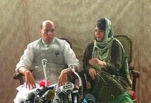 पैलेट गन बंद होगी, कश्मीर में अमन हो, यही देश चाहता है: राजनाथ