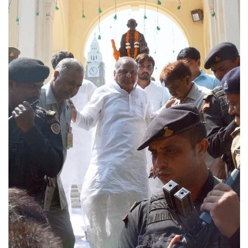 साम्प्रदायिकता के घोर विरोधी थे महात्मा गांधी: मुलायम सिंह यादव साम्प्रदायिकता के घोर विरोधी थे महात्मा गांधी: मुलायम सिंह यादव