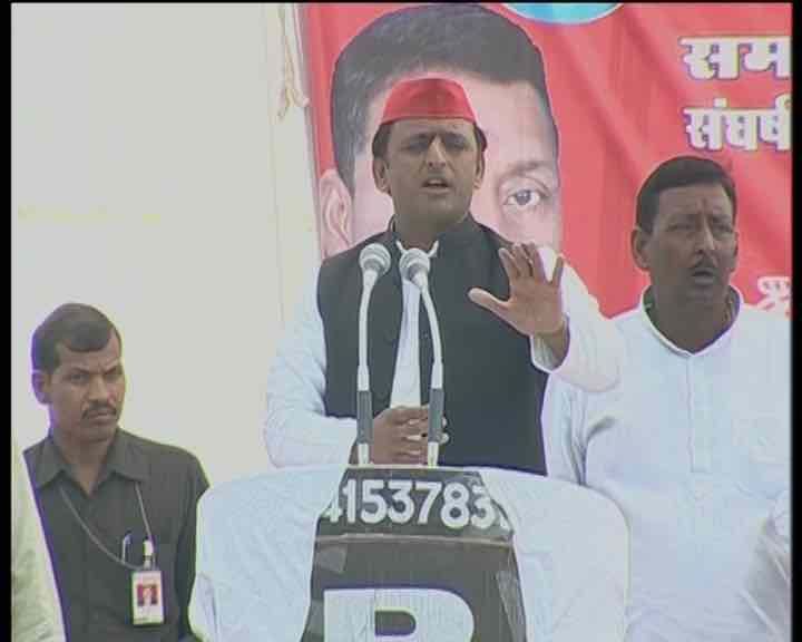 जिन लोगों की लाइन मे लगे जान चली गई, उसके लिए सहानुभूति के एक शब्द भी मोदी के मुंह से नहीं निकले – अखिलेश यादव जिन लोगों की लाइन मे लगे जान चली गई, उसके लिए सहानुभूति के एक शब्द भी मोदी के मुंह से नहीं निकले – अखिलेश यादव