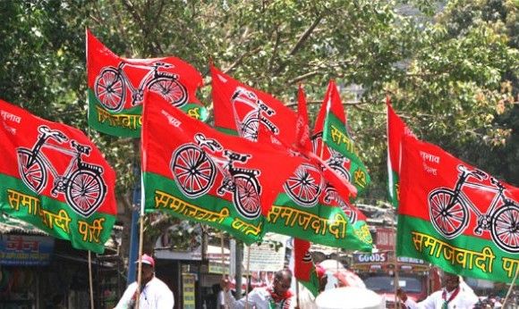 समाजवादी पार्टी न तो कभी किसी से डरी और न झुकी समाजवादी पार्टी न तो कभी किसी से डरी और न झुकी