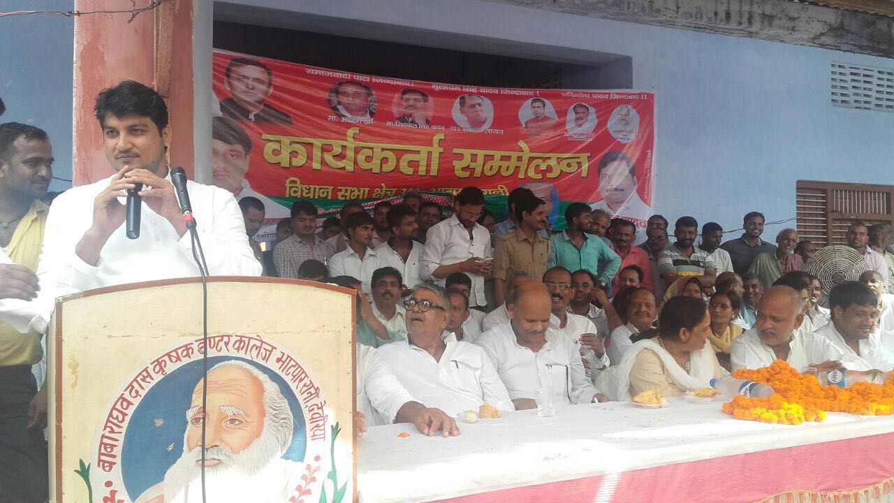 युवाओं के बल पर सपा सभी सीटों पर जीत का परचम लहराएगी : मनीष सिंह युवाओं के बल पर सपा सभी सीटों पर जीत का परचम लहराएगी : मनीष सिंह