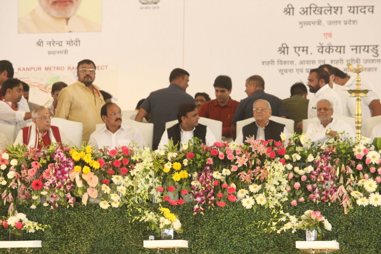 अखिलेश यादव ने कानपुर में दी मेट्रो का सौगात अखिलेश यादव ने कानपुर में दी मेट्रो का सौगात
