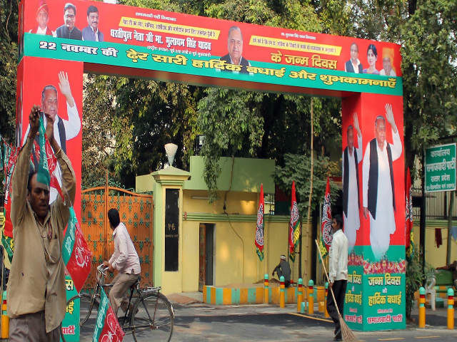 बूथ संभालेंगे 15 लाख प्रशिक्षित सपाई बूथ संभालेंगे 15 लाख प्रशिक्षित सपाई