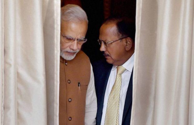 एलओसी पार कर भारत में हमला करने को तैयार खड़े हैं 100 आतंकी, पीएम नरेंद्र मोदी को दी गई जानकारी एलओसी पार कर भारत में हमला करने को तैयार खड़े हैं 100 आतंकी, पीएम नरेंद्र मोदी को दी गई जानकारी