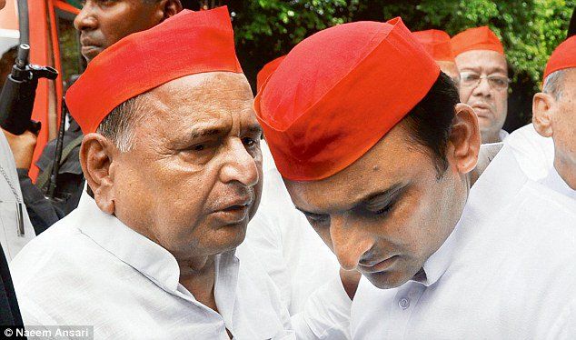 समर्थकों की बर्खास्तगी के बाद अखिलेश का बयान, सबको मानना पड़ेगा नेताजी का फैसला समर्थकों की बर्खास्तगी के बाद अखिलेश का बयान, सबको मानना पड़ेगा नेताजी का फैसला