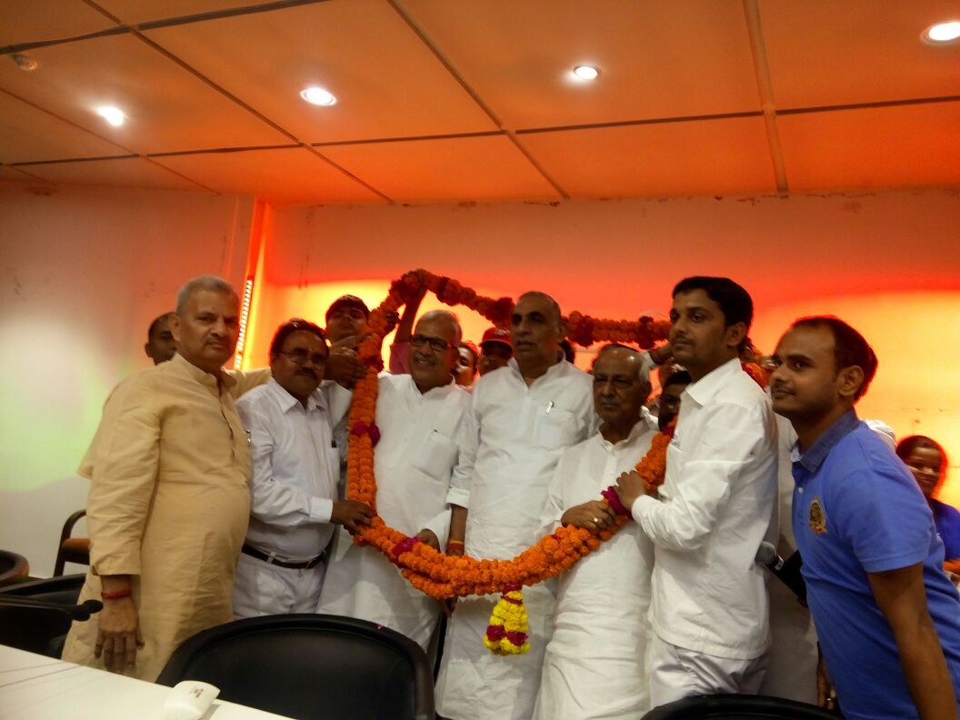 बारी जाग्रति सेवा संस्थान के कार्यकर्ताओ ने समाजवादी पार्टी ज्वाइन की बारी जाग्रति सेवा संस्थान के कार्यकर्ताओ ने समाजवादी पार्टी ज्वाइन की