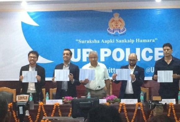 अब ट्विटर पर यूपी के हर जिले की पुलिस अब ट्विटर पर यूपी के हर जिले की पुलिस