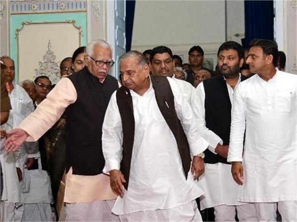 UP: मंत्रिमंडल में फेरबदल की अटकलें हुई तेज UP: मंत्रिमंडल में फेरबदल की अटकलें हुई तेज