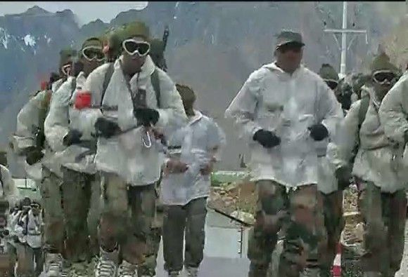 कहानी सियाचिन के शूरवीरों की, माइनस पचास डिग्री तापमान में खड़े होकर देश की रक्षा करते हैं