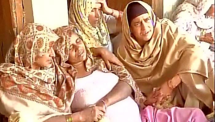 जवान के पार्थिव शरीर को क्षत-विक्षत किए जाने को लेकर आक्रोश, परिवार ने बदले में मांगे 10 पाकिस्तानी सिर जवान के पार्थिव शरीर को क्षत-विक्षत किए जाने को लेकर आक्रोश, परिवार ने बदले में मांगे 10 पाकिस्तानी सिर