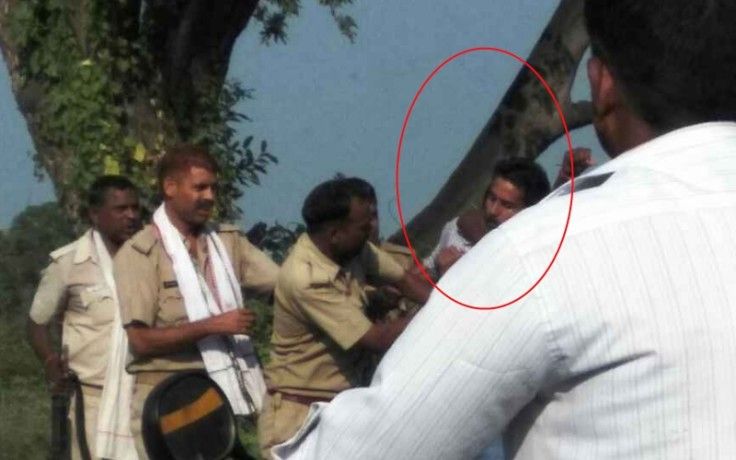 भागने की कोशिश में हत्यारोपी ने पुलिस पर तानी पिस्टल, कांपने लगे दरोगा भागने की कोशिश में हत्यारोपी ने पुलिस पर तानी पिस्टल, कांपने लगे दरोगा