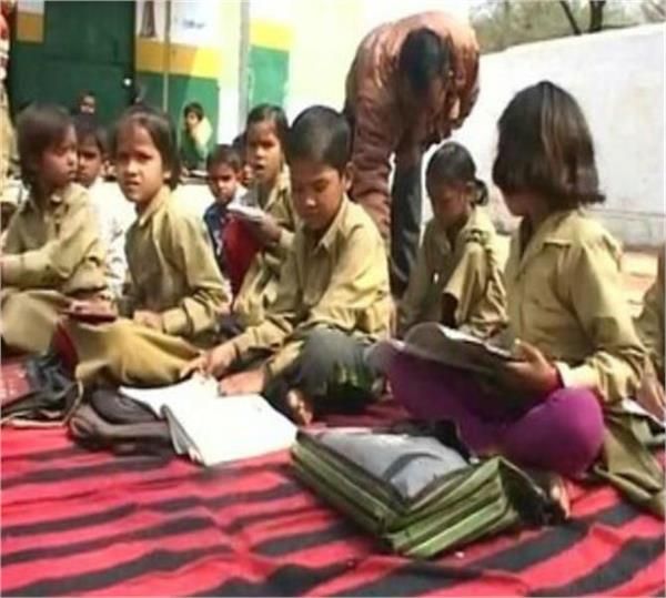 UP: 15 हजार शिक्षकों का तबादला, मिला मनचाहा जिला UP: 15 हजार शिक्षकों का तबादला, मिला मनचाहा जिला
