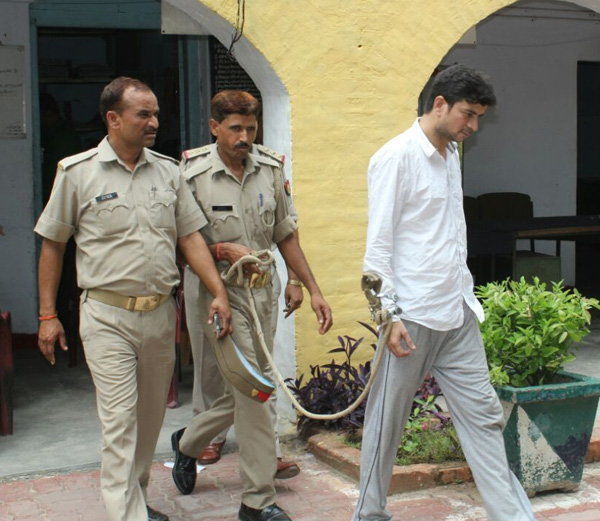 ATS को मिली बड़ी सफलता, पाक खुफिया एजेंसी ISI का एजेंट अरेस्ट ATS को मिली बड़ी सफलता, पाक खुफिया एजेंसी ISI का एजेंट अरेस्ट