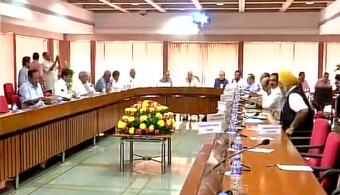 कश्मीर पर सर्वदलीय प्रतिनिधिमंडल ने कहा- राष्ट्रीय संप्रभुता के मुद्दे पर कोई समझौता नहीं कश्मीर पर सर्वदलीय प्रतिनिधिमंडल ने कहा- राष्ट्रीय संप्रभुता के मुद्दे पर कोई समझौता नहीं