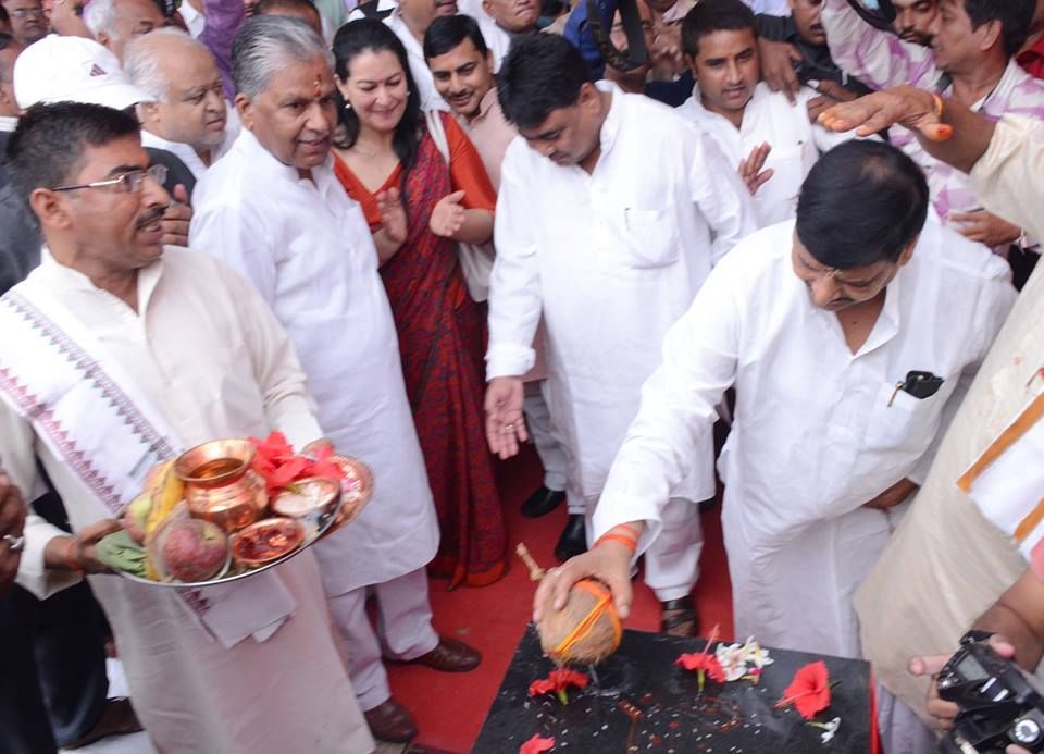 नए विकास की डगर : चार लेन में चौडीकरण कार्य का शिलान्यास नए विकास की डगर : चार लेन में चौडीकरण कार्य का शिलान्यास