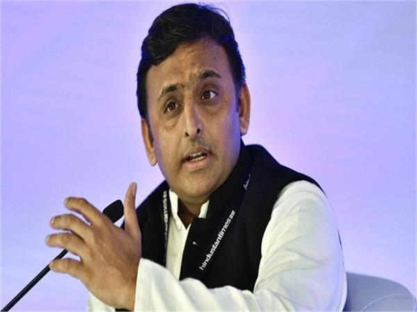 गुस्से में अखिलेश-पार्टी के 4 नेताओं को दिखाया बाहर का रास्ता गुस्से में अखिलेश-पार्टी के 4 नेताओं को दिखाया बाहर का रास्ता