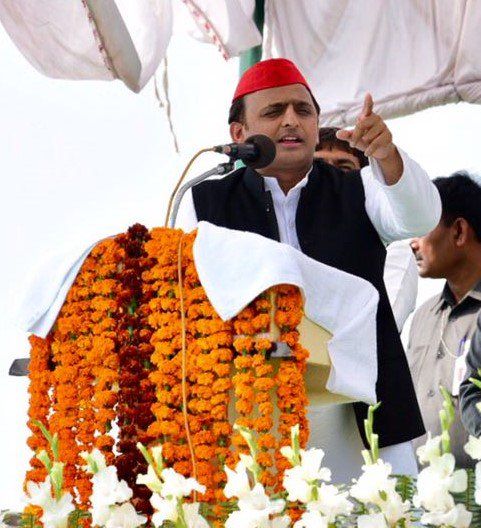 मोदी 15 लाख की जगह 15 हजार ही दे दिये होते, तो आपको उन पर विश्वास करने के लिए नहीं रोकता – अखिलेश यादव मोदी 15 लाख की जगह 15 हजार ही दे दिये होते, तो आपको उन पर विश्वास करने के लिए नहीं रोकता – अखिलेश यादव