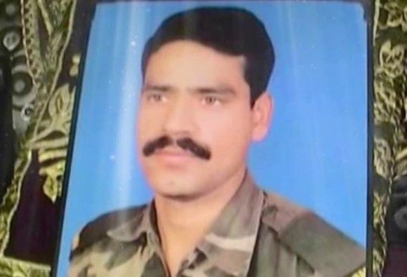शहीद सैनिक के परिवार ने की ऑपरेशन जिंजर की तारीफ, बोले- बदला लेकर अच्छा किया शहीद सैनिक के परिवार ने की ऑपरेशन जिंजर की तारीफ, बोले- बदला लेकर अच्छा किया