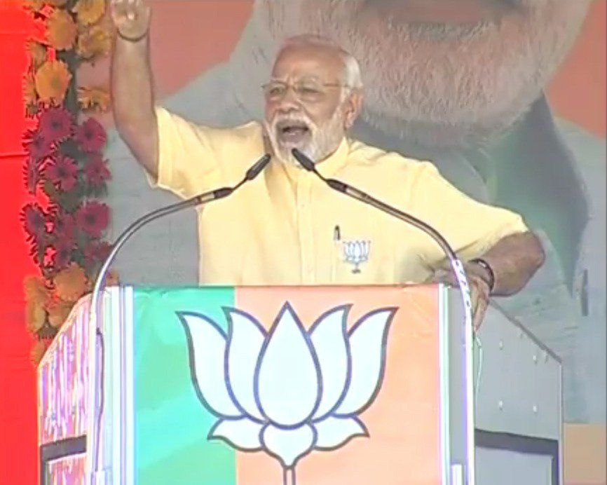 मैं बहराइच के लोगों से वादा करता हूं, सरकार की पहली मीटिंग में किसानों का कर्ज माफ करवा दूंगाः मोदी