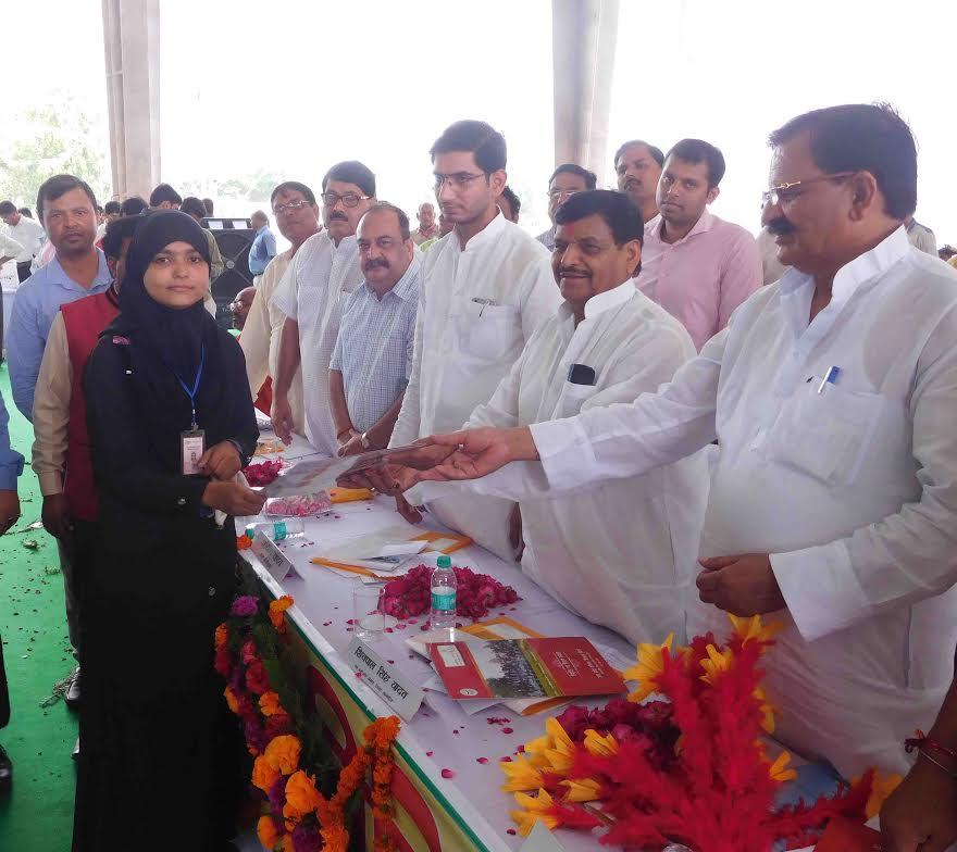 युवक शिक्षित होकर रोजगार से जुड़ें एवं प्रदेश व देश के विकास में सहभागी बनें : आदित्य यादव युवक शिक्षित होकर रोजगार से जुड़ें एवं प्रदेश व देश के विकास में सहभागी बनें : आदित्य यादव