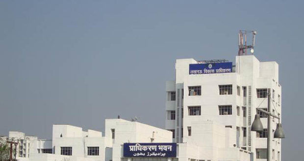 प्लॉट पर एलडीए बाबू ने किया कब्जा प्लॉट पर एलडीए बाबू ने किया कब्जा