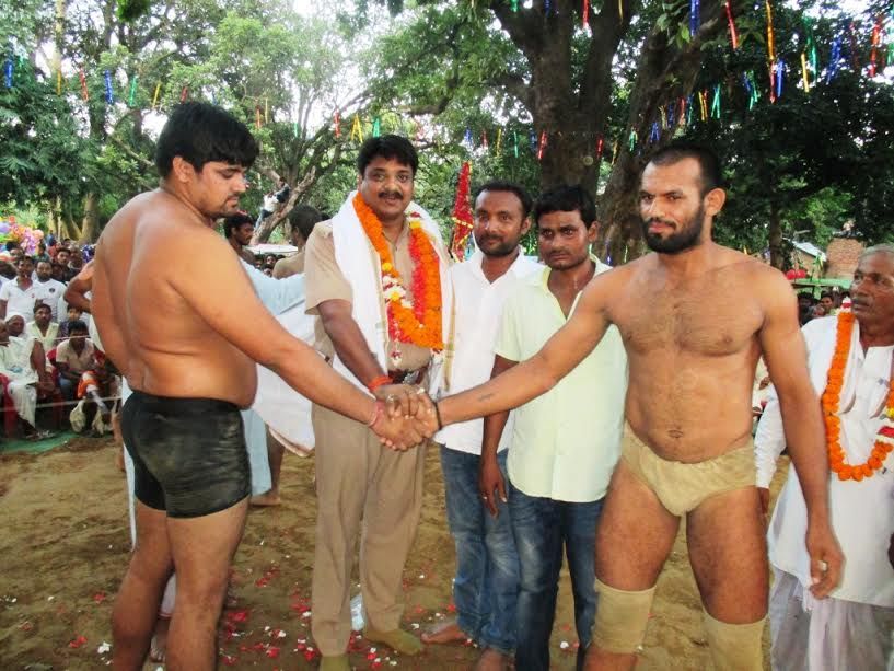 महिला कुश्ती में आरजू तोमर तो पुरूष कुश्ती में अनिरूद्धदास की कुश्ती रही काफी रोमांचक महिला कुश्ती में आरजू तोमर तो पुरूष कुश्ती में अनिरूद्धदास की कुश्ती रही काफी रोमांचक