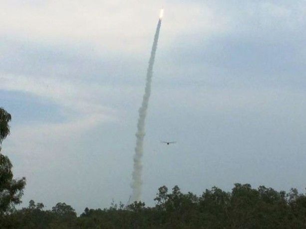 8 सेटेलाइट लेकर PSLV सी 35 ने भरी उड़ान 8 सेटेलाइट लेकर PSLV सी 35 ने भरी उड़ान