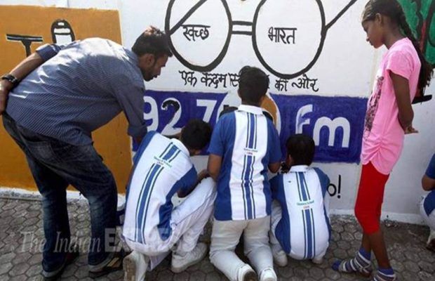 स्वच्छ भारत: 2 साल बाद भी बेहद बुरा है मोदी के इस प्रोजेक्ट का हाल, केवल 3.5 % टारगेट पूरा स्वच्छ भारत: 2 साल बाद भी बेहद बुरा है मोदी के इस प्रोजेक्ट का हाल, केवल 3.5 % टारगेट पूरा